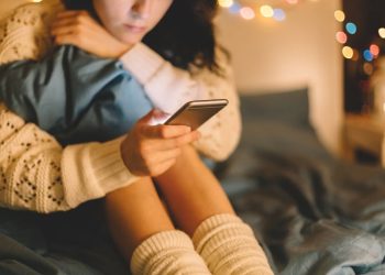 Why you’re more likely to solve your problems on a therapist’s sofa than on social media